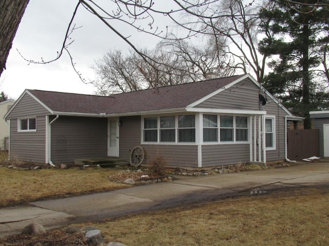 ranch-style house with roof with shingles