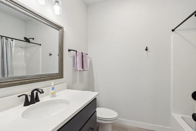 full bath with toilet, baseboards, shower / bath combination with curtain, and vanity