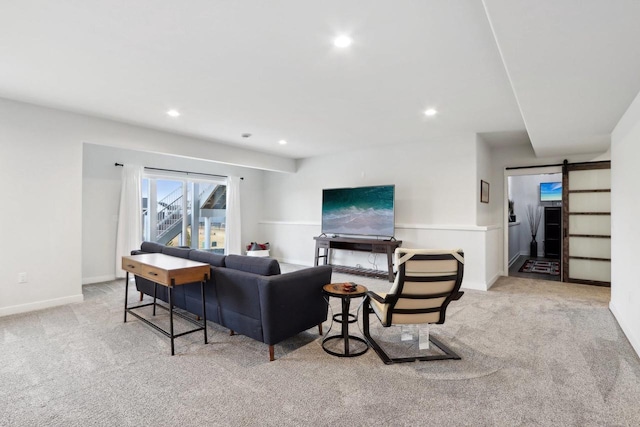 living area featuring baseboards, carpet floors, a barn door, and recessed lighting