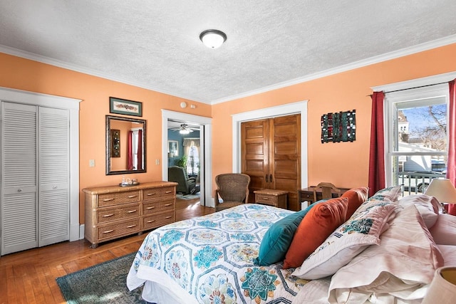 355 W Mill St, Columbus, WI 53925 - bedroom featuring ornamental molding, hardwood / wood-style flooring, and a textured ceiling