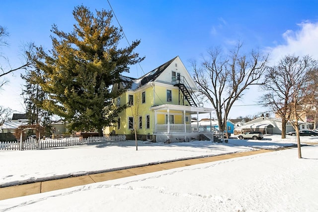 355 W Mill St, Columbus, WI 53925 - view of front facade featuring a porch