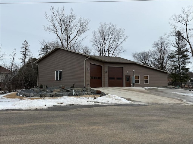 view of front facade featuring a garage and concrete driveway