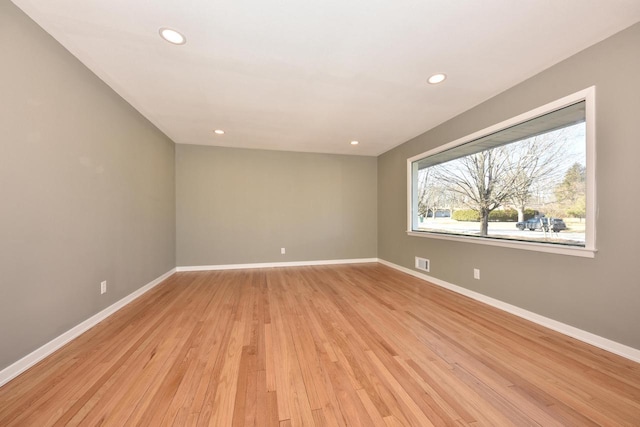 unfurnished room featuring visible vents, recessed lighting, light wood-style flooring, and baseboards