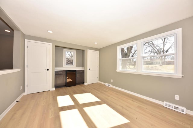 unfurnished bedroom featuring light wood-type flooring, baseboards, visible vents, and recessed lighting