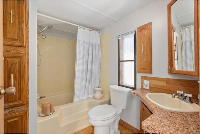 bathroom with shower / tub combo with curtain, vanity, and toilet