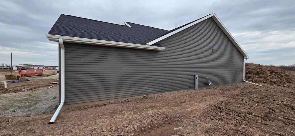 2031 Red Fox Ln, Kaukauna, WI 54130 - view of side of home featuring roof with shingles