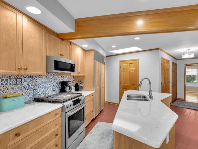 605 S Adams Ave, Marshfield, WI 54449 - kitchen featuring decorative backsplash, appliances with stainless steel finishes, a sink, an island with sink, and baseboards