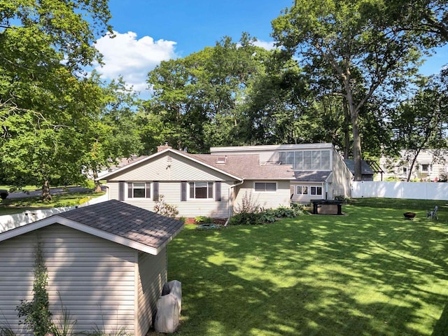 605 S Adams Ave, Marshfield, WI 54449 - view of front of home with a front lawn and fence