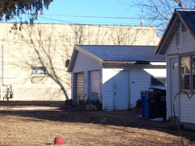 back of house featuring metal roof