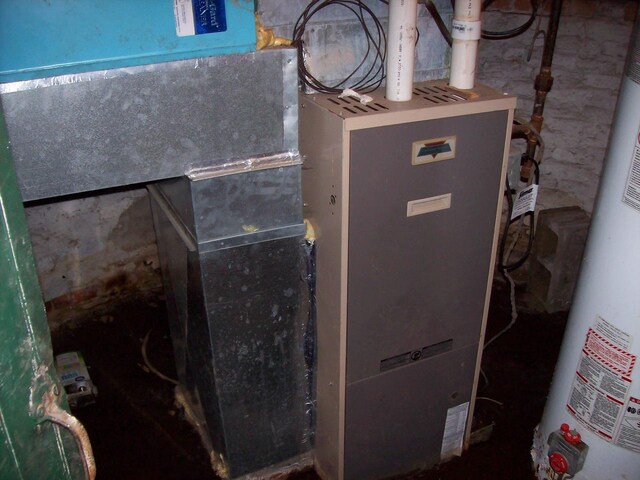 1002 Adams St, Portage, WI 53901 - utilities featuring water heater and heating unit