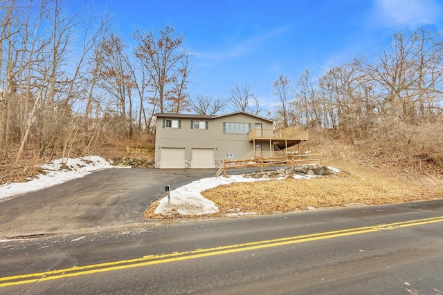 view of front of house with driveway and an attached garage