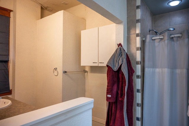 bathroom featuring a shower with curtain