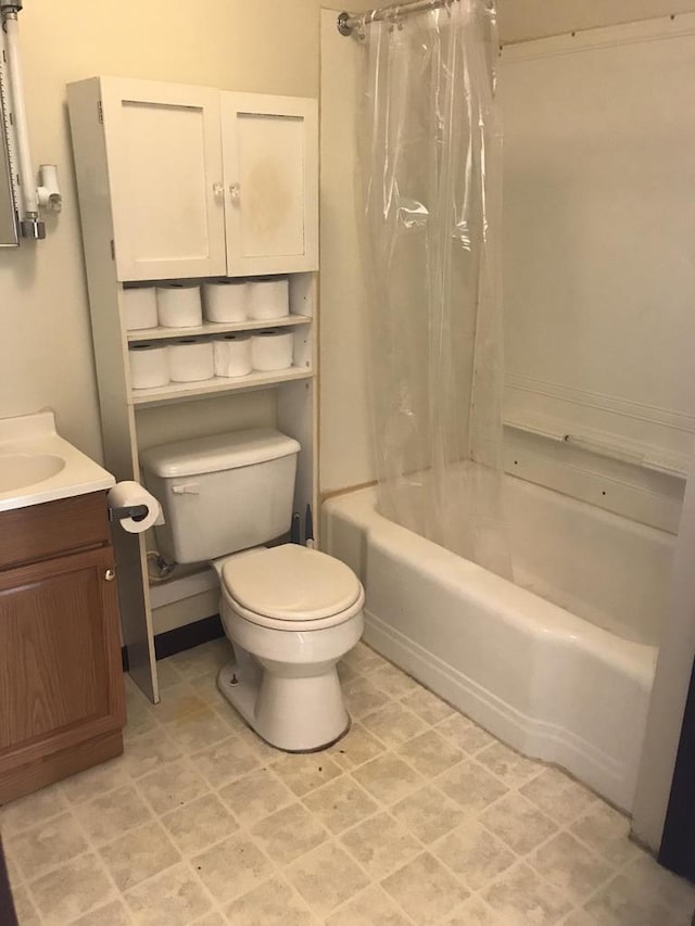 full bath featuring vanity, toilet, and shower / bathtub combination with curtain