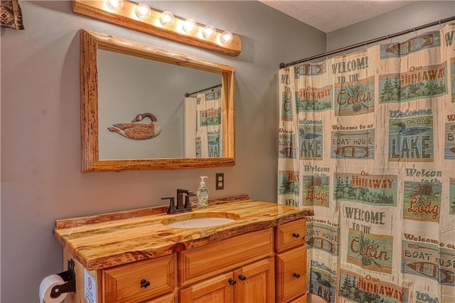 bathroom with a shower with shower curtain and vanity