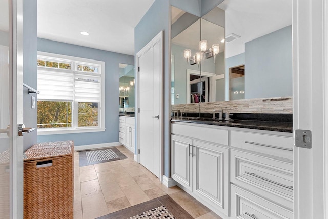 full bathroom featuring baseboards, visible vents, vanity, a notable chandelier, and recessed lighting