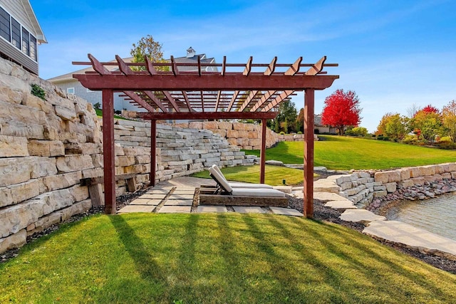view of yard with a pergola