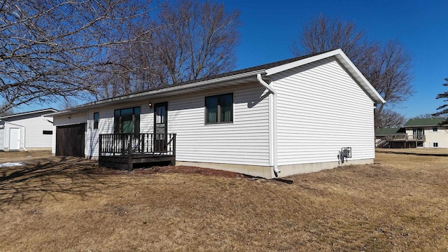 exterior space featuring a front yard