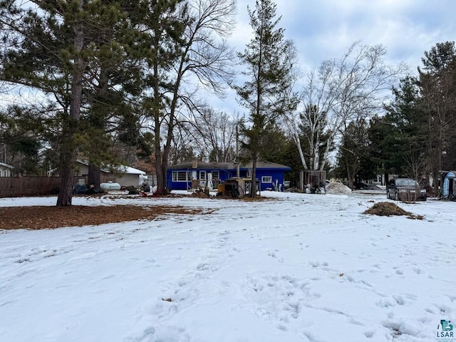 view of yard layered in snow