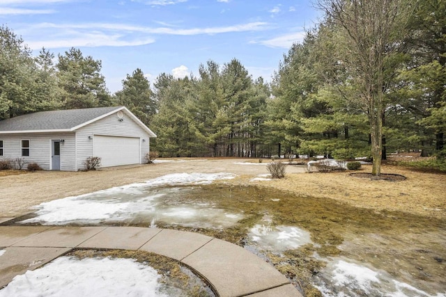 view of yard with a garage and an outdoor structure