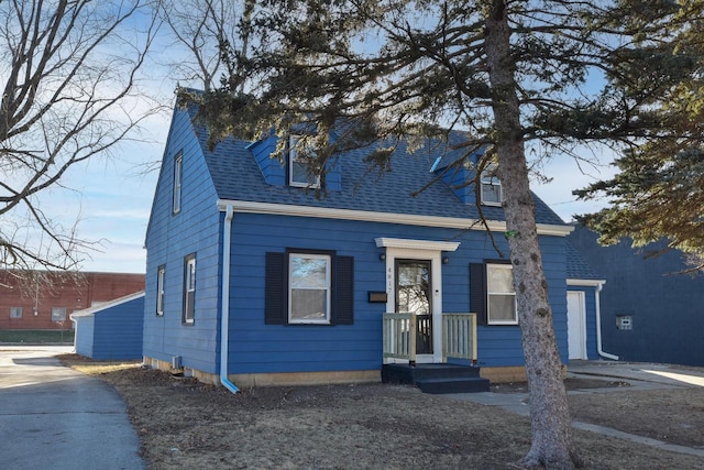 view of front facade featuring roof with shingles