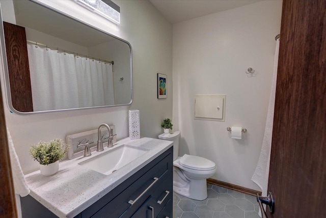 bathroom with toilet, a shower with shower curtain, tile patterned flooring, baseboards, and vanity