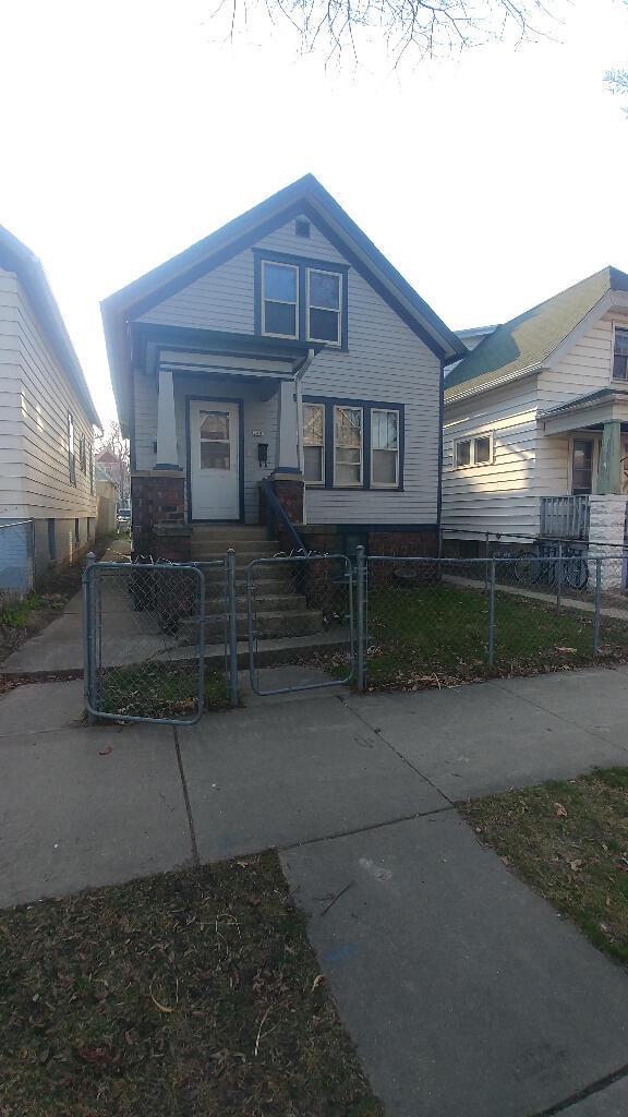 view of front of house with a fenced front yard and a gate