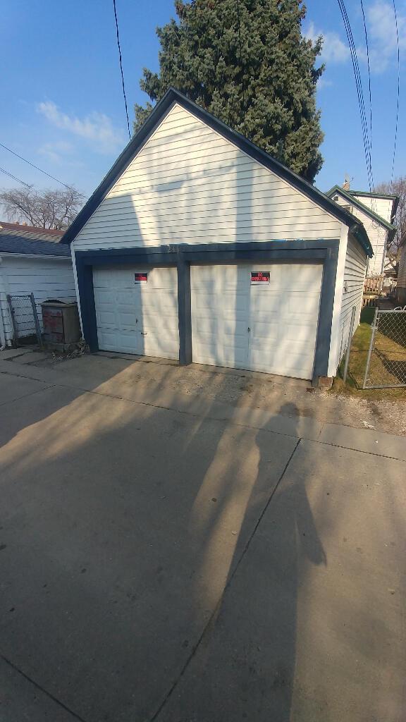 detached garage with fence