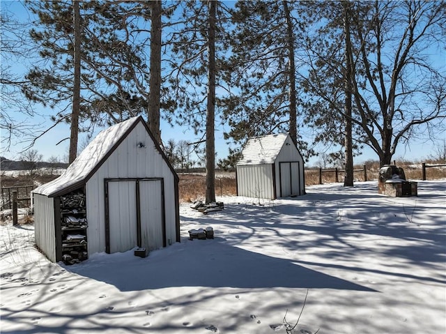 exterior space with a storage unit, an outdoor structure, and fence