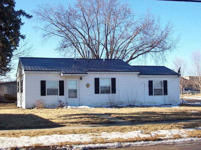 800 Thompson St, Portage, WI 53901 - ranch-style house featuring a metal roof