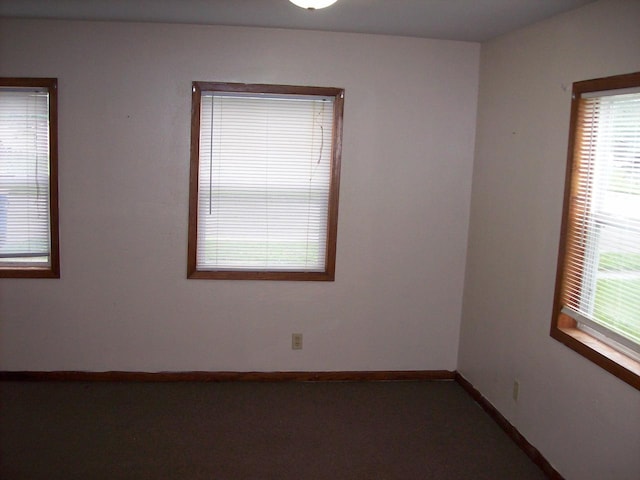 800 Thompson St, Portage, WI 53901 - unfurnished room featuring baseboards