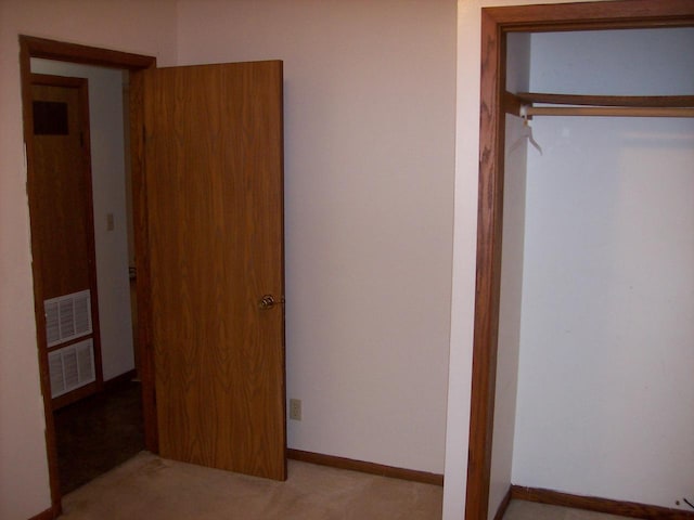 800 Thompson St, Portage, WI 53901 - unfurnished bedroom featuring baseboards and light carpet