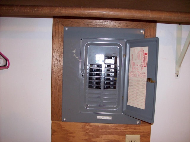800 Thompson St, Portage, WI 53901 - utility room with electric panel