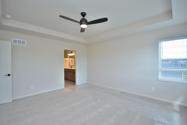 W198N5372 Boxwood Blvd, Menomonee Falls, WI 53051 - unfurnished room with a tray ceiling, ceiling fan, light carpet, baseboards, and a smoke detector