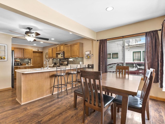 dining space featuring dark wood-style floors, recessed lighting, ceiling fan, and baseboards