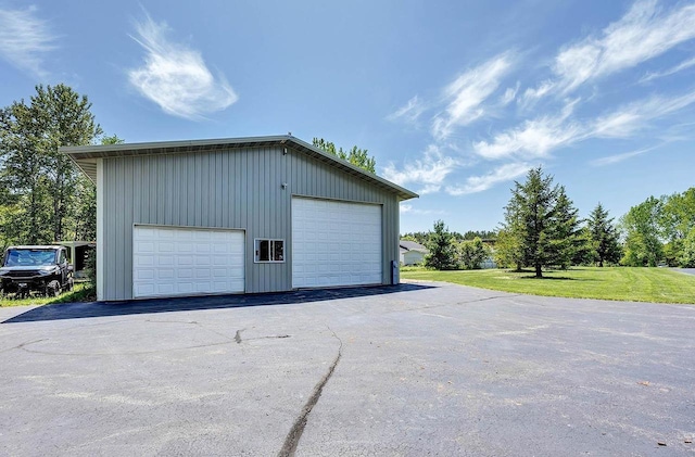 view of detached garage