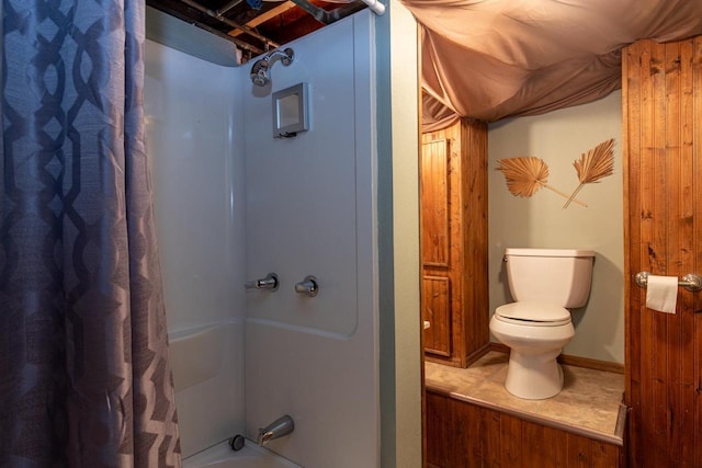 full bathroom with shower / bathtub combination with curtain and toilet