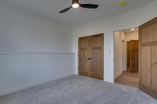 unfurnished bedroom featuring a ceiling fan, baseboards, and carpet flooring