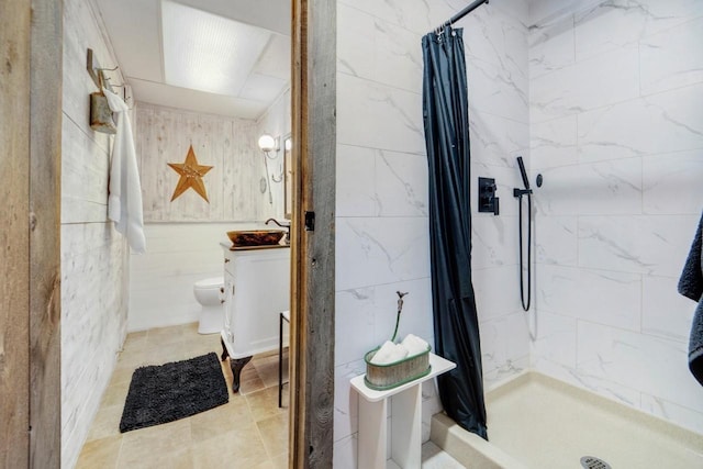 bathroom featuring a stall shower, vanity, and toilet