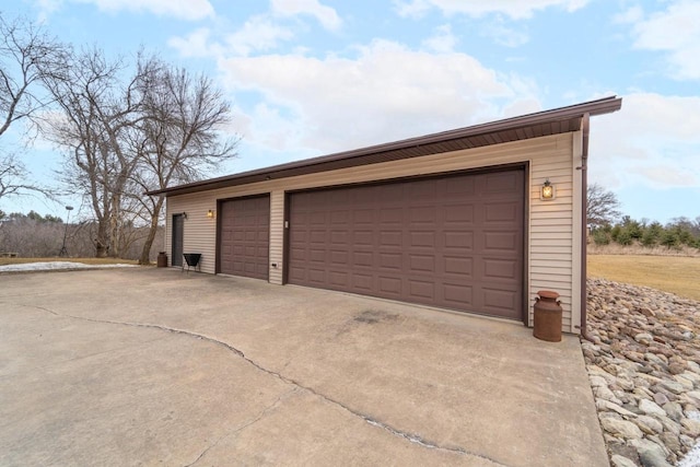 view of detached garage