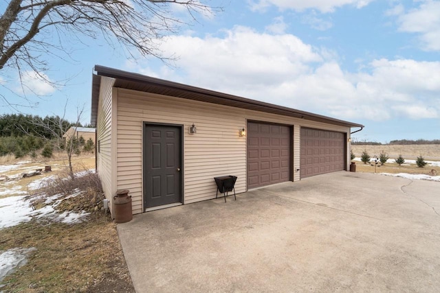 view of detached garage