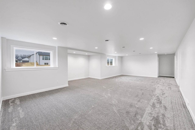 carpeted spare room with baseboards, visible vents, and recessed lighting