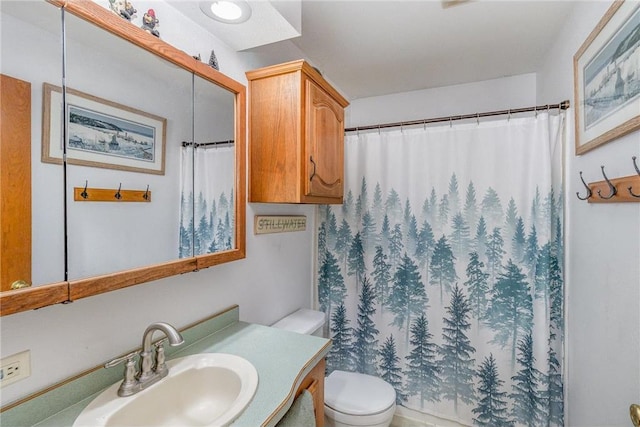 bathroom featuring a shower with curtain, toilet, and vanity