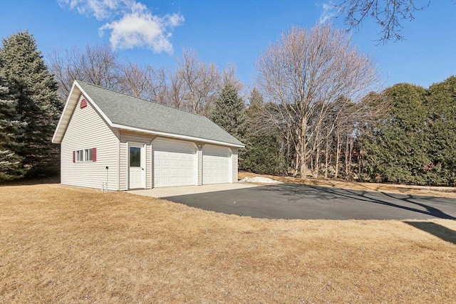 view of detached garage