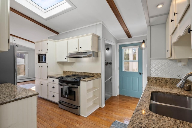 kitchen with under cabinet range hood, a sink, light wood-style floors, appliances with stainless steel finishes, and baseboard heating