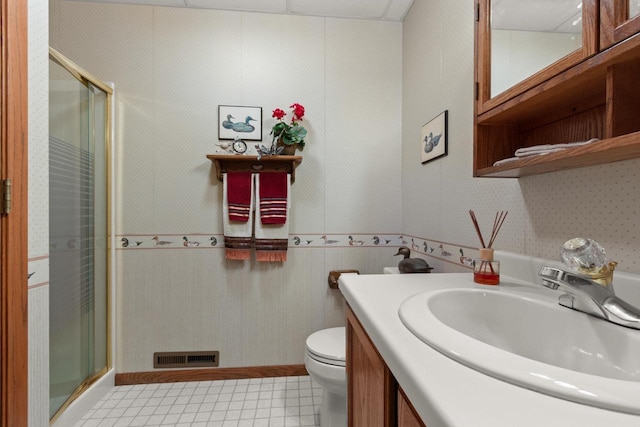 full bathroom with toilet, visible vents, vanity, a stall shower, and wallpapered walls