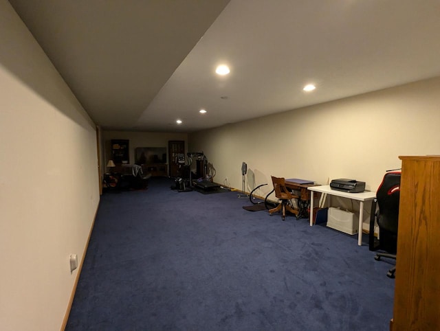 misc room featuring carpet and recessed lighting