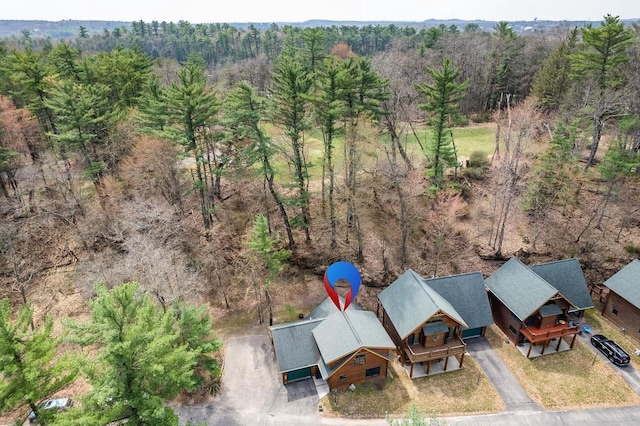 birds eye view of property featuring a wooded view