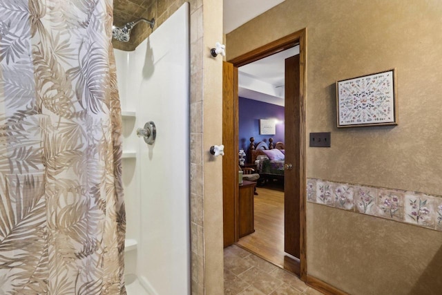 ensuite bathroom featuring a shower with curtain and ensuite bathroom