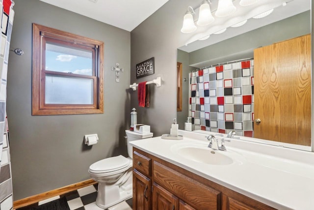 bathroom with a shower with shower curtain, baseboards, vanity, and toilet