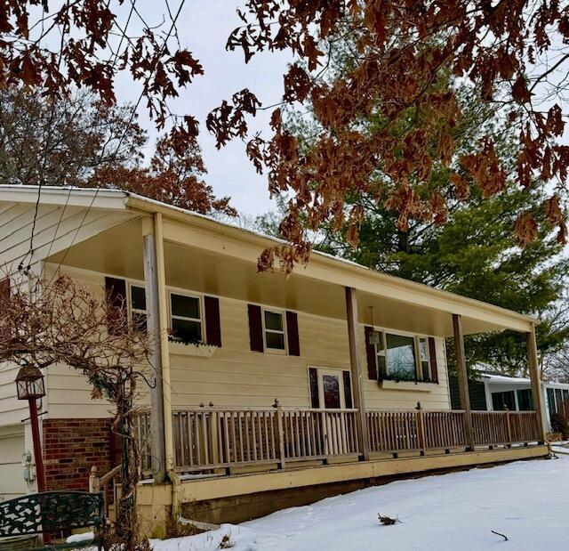 442 Forest Dr, Fontana, WI 53125 - view of front of home featuring covered porch